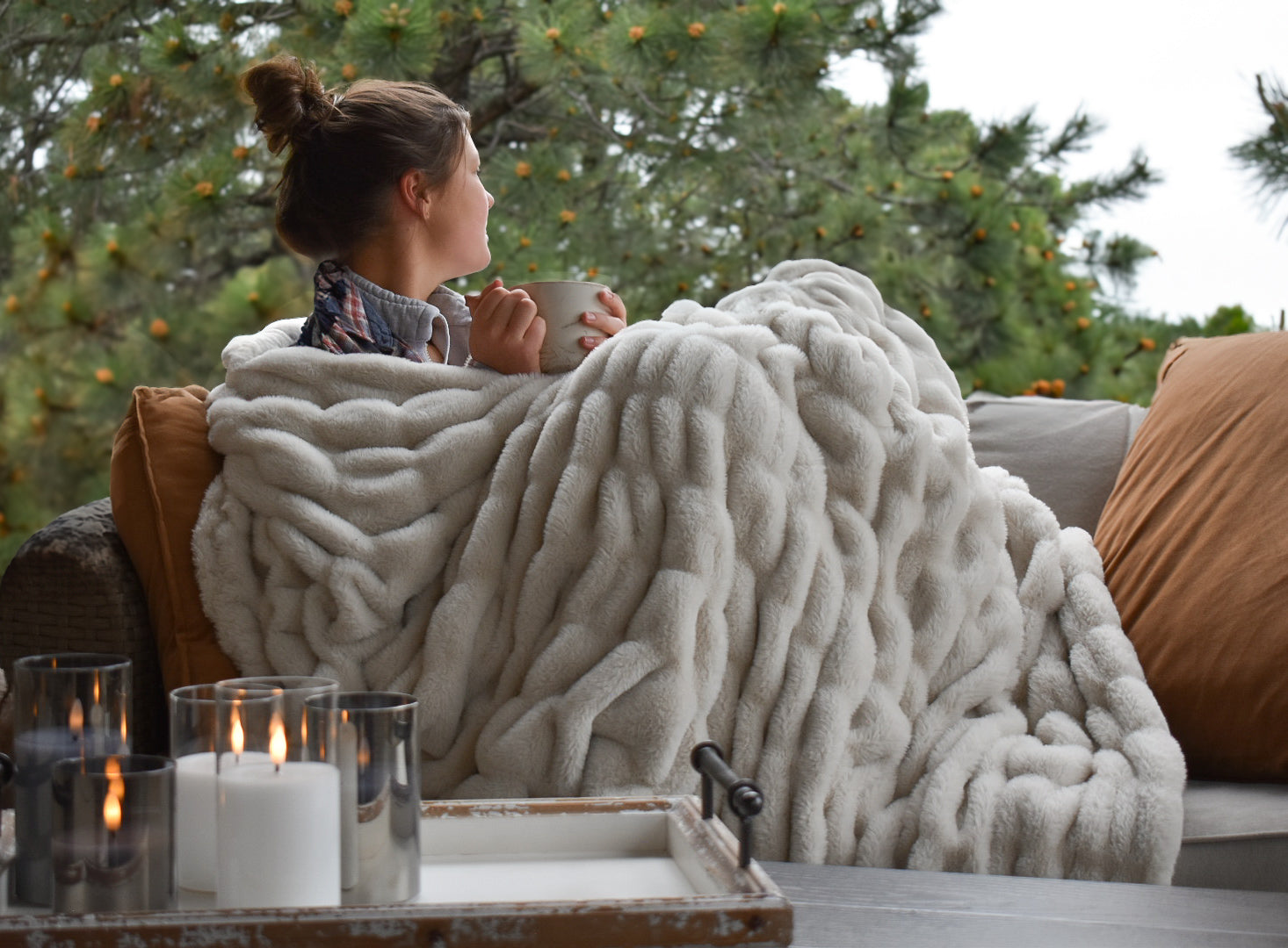 Ivory Vibes | Luxury Faux Fur Blanket | Poppy Blankets